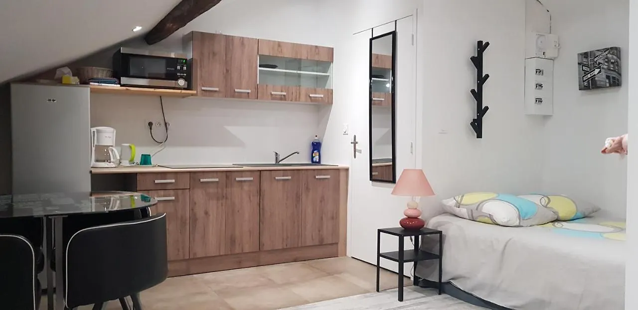 Appart Hotel Sathonay Rillieux Lyon 2*, Sathonay-Camp